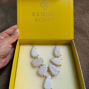NWT Kendra Scott White iridescent druzy Harlie Necklace, gold hardware